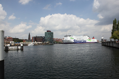 Eine Hafenrundfahrt ist im Rahmen einer Städtetour durch Kiel auf jeden Fall zu empfehlen