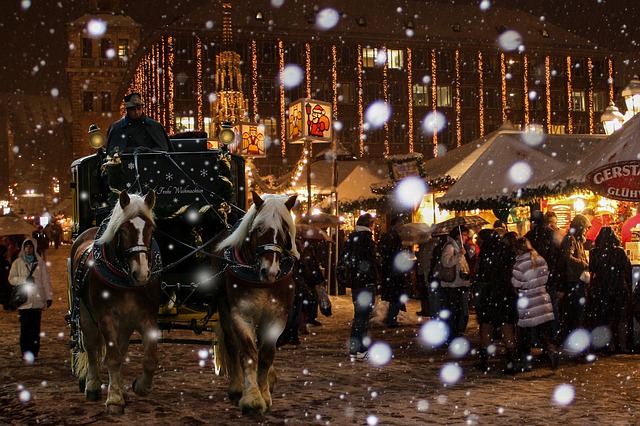 Buntes Wintertreiben auf dem Nürnberger Weihnachtsmarkt